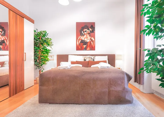 Apartamento Super Two-bedroom Center - 1 Min Walk To St Stephens Cathedral