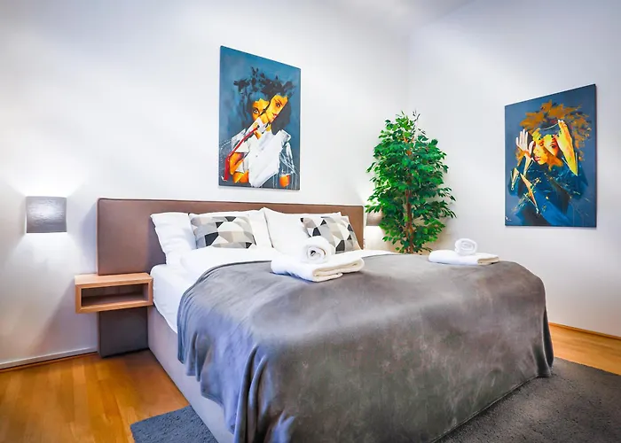Apartamento Super Two-bedroom Center - 1 Min Walk To St Stephens Cathedral